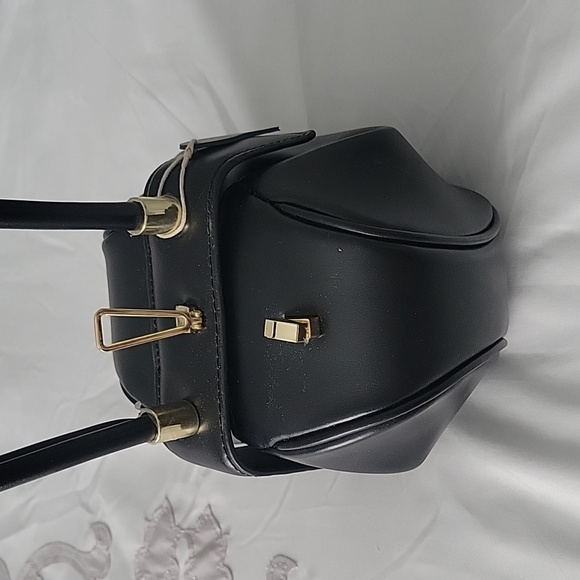 Wrist purse in black with gold closure - Picture 3 of 5